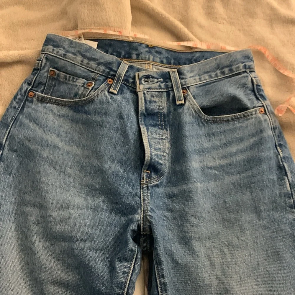 Levi’s 501 heart patch jeans, size 27, tts, like new! - Picture 6 of 12